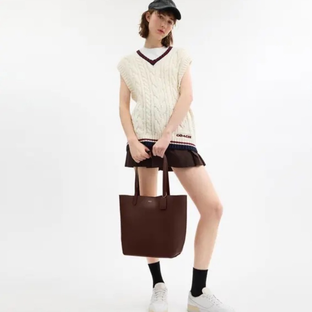 COACH Manhattan Tote 
Color Brass/Maple 🤎